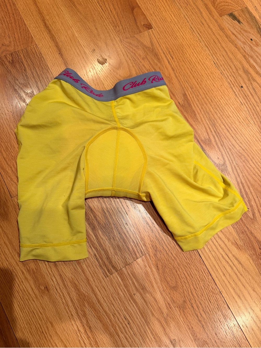 Club Ride Women’s Montcham chamois 8” Endurance Yellow Like New